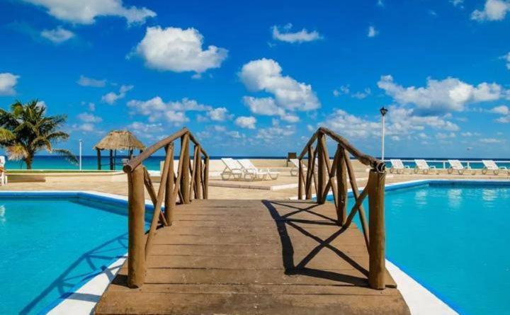 Beachfront Apartments Cancún Esterno foto
