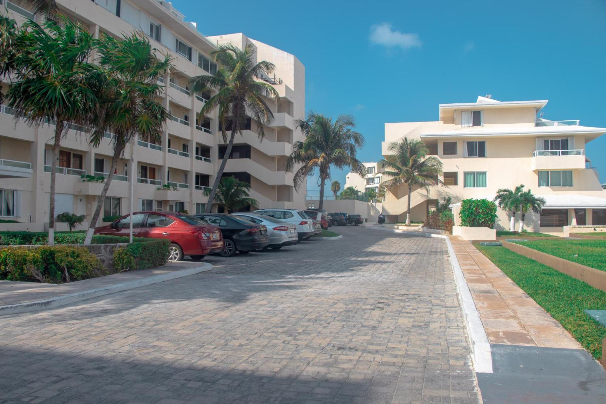 Beachfront Apartments Cancún Esterno foto